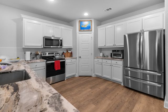 6834 Neals Way, Arlington, TX 76001