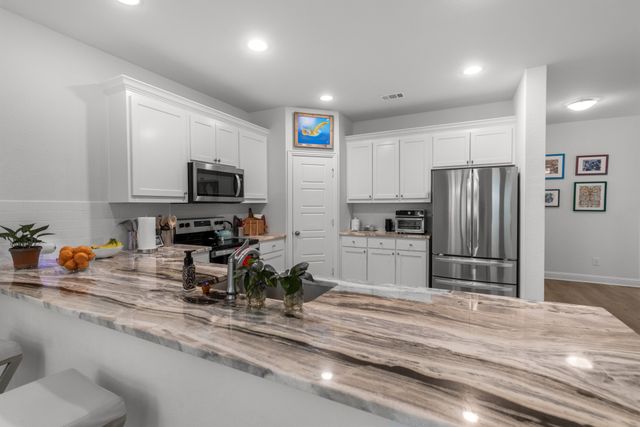6834 Neals Way, Arlington, TX 76001