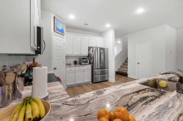 6834 Neals Way, Arlington, TX 76001