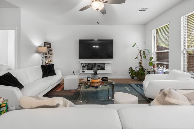 6834 Neals Way, Arlington, TX 76001