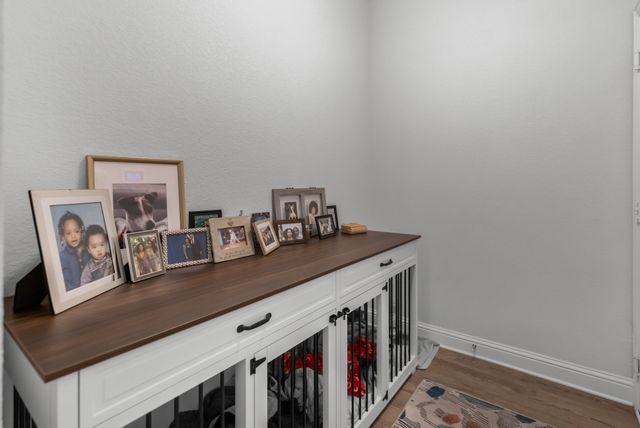 6834 Neals Way, Arlington, TX 76001