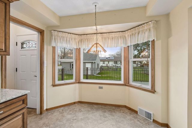 1914 Holton Street, Roseville, MN 55113