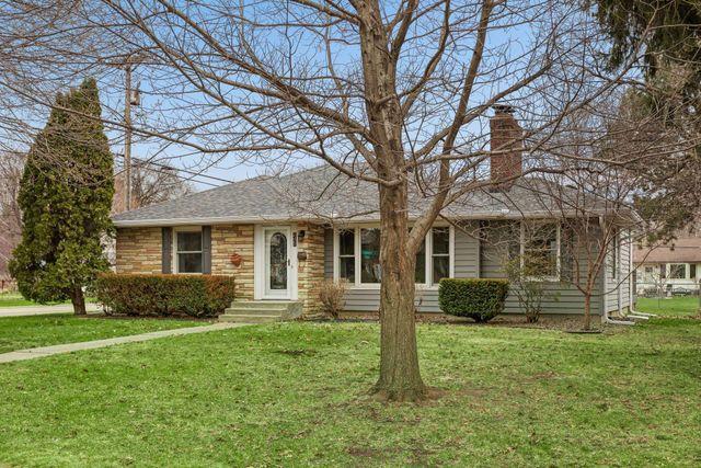 1914 Holton Street, Roseville, MN 55113