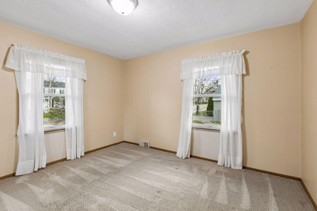 1914 Holton Street, Roseville, MN 55113