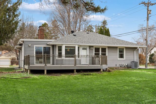 1914 Holton Street, Roseville, MN 55113