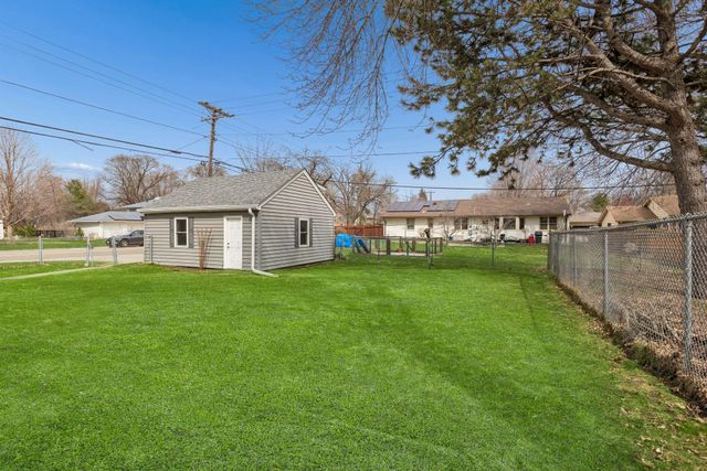 1914 Holton Street, Roseville, MN 55113