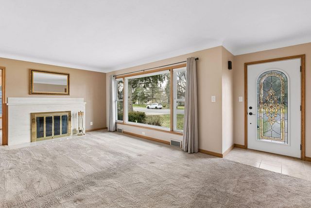 1914 Holton Street, Roseville, MN 55113