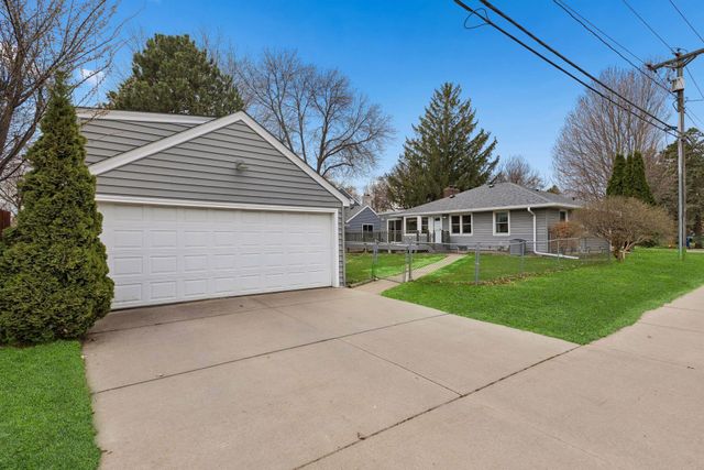 1914 Holton Street, Roseville, MN 55113