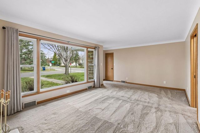 1914 Holton Street, Roseville, MN 55113