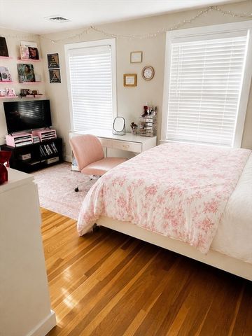 1136 Walnut St 2, Newton, MA 02461