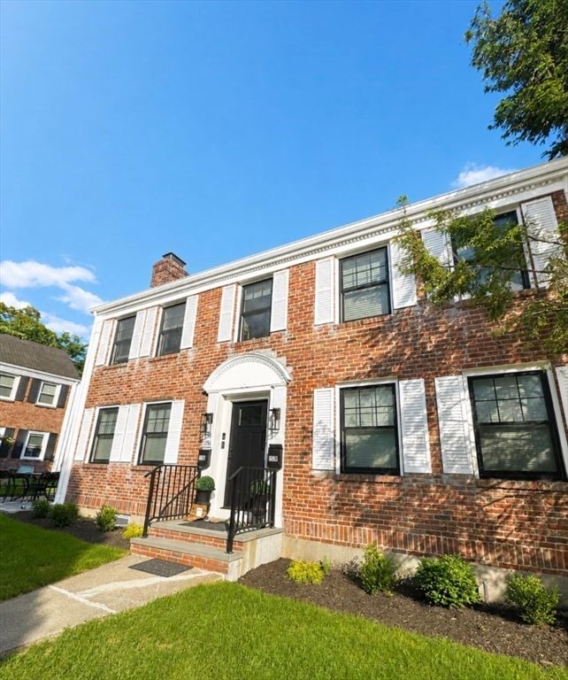 1136 Walnut St 2, Newton, MA 02461