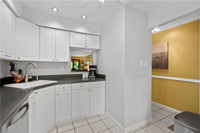 2034 Swallow Hill Road 307, Scott Twp, PA 15220