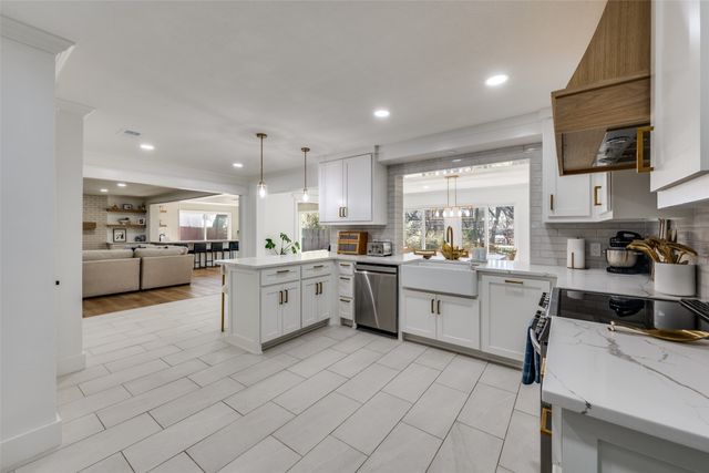 4316 Springbranch Drive, Benbrook, TX 76116