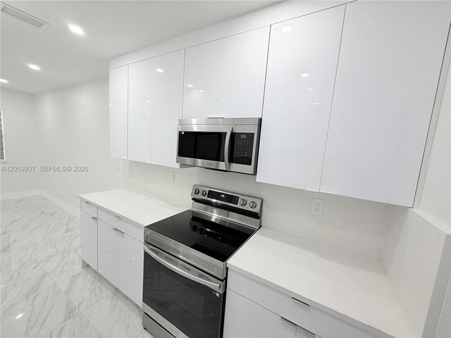 3390 NW 50th St 3390, Miami, FL 33142