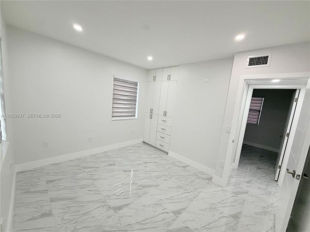 3390 NW 50th St 3390, Miami, FL 33142