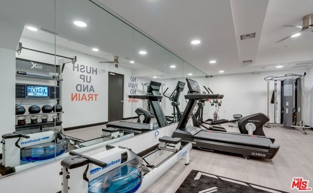 11445 RIVERSIDE Drive 101, North Hollywood, CA 91602