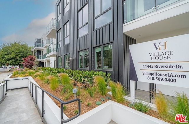 11445 RIVERSIDE Drive 101, North Hollywood, CA 91602
