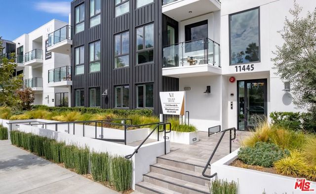 11445 RIVERSIDE Drive 101, North Hollywood, CA 91602