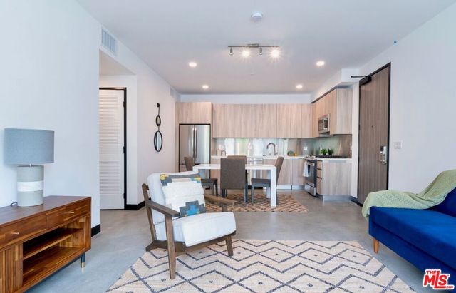 11445 RIVERSIDE Drive 101, North Hollywood, CA 91602