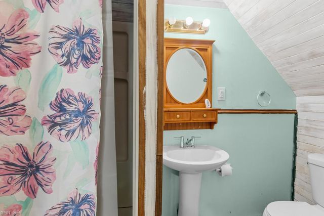 6353 Bolling Brook LN, Gloucester, VA 23061