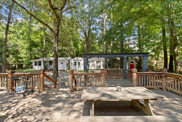 6353 Bolling Brook LN, Gloucester, VA 23061