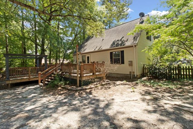 6353 Bolling Brook LN, Gloucester, VA 23061