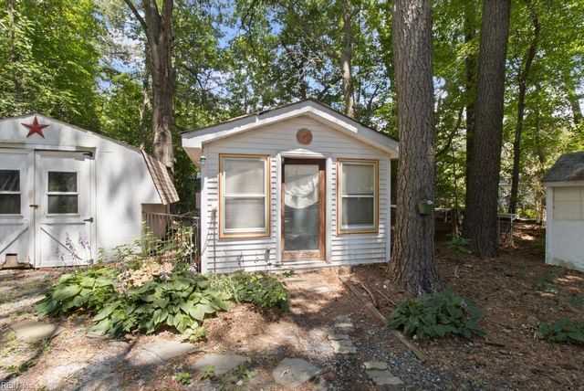 6353 Bolling Brook LN, Gloucester, VA 23061