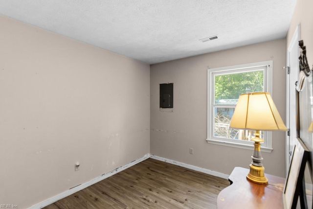 6353 Bolling Brook LN, Gloucester, VA 23061