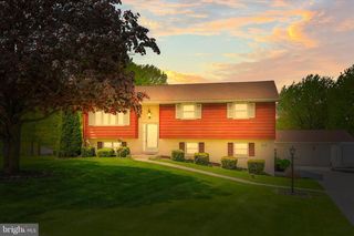 160 ELMWOOD AVE, Hanover, PA 17331