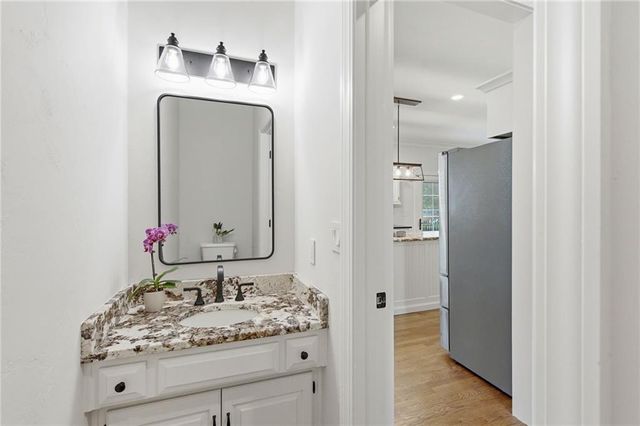 5204 W 157th Street, Overland Park, KS 66224
