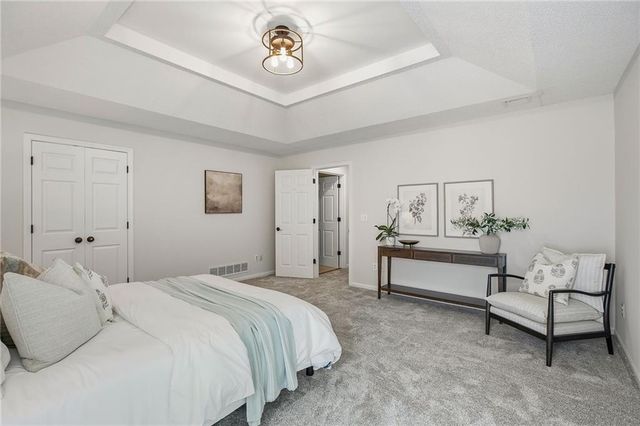 5204 W 157th Street, Overland Park, KS 66224