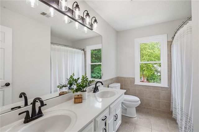 5204 W 157th Street, Overland Park, KS 66224