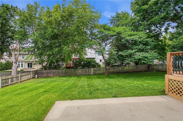 5204 W 157th Street, Overland Park, KS 66224