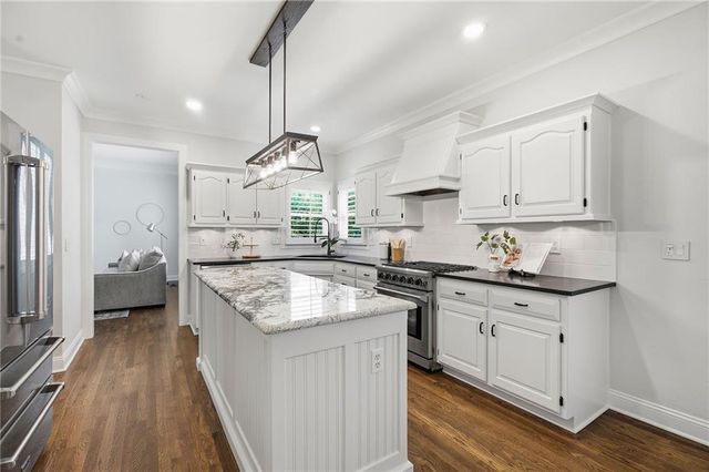 5204 W 157th Street, Overland Park, KS 66224