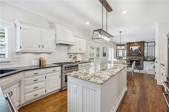 5204 W 157th Street, Overland Park, KS 66224
