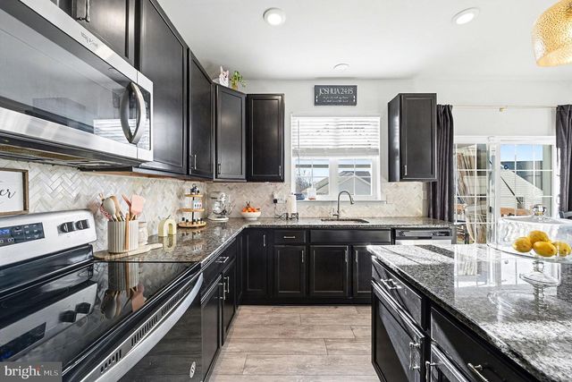 2105 DEVON LN, Pennsburg, PA 18073