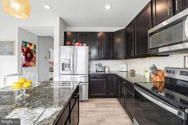 2105 DEVON LN, Pennsburg, PA 18073