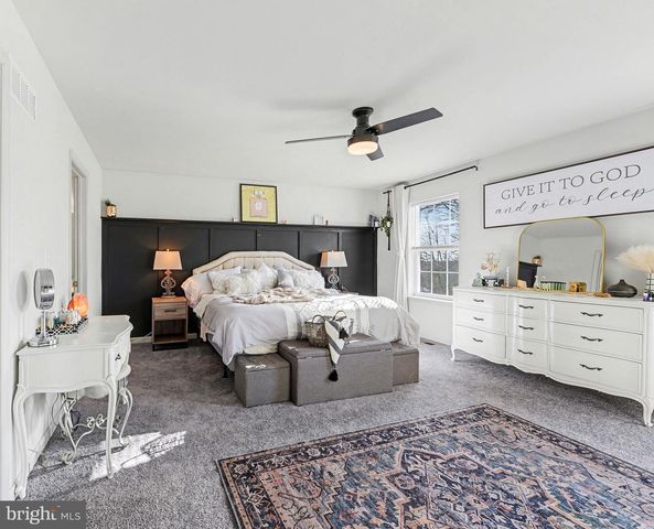 2105 DEVON LN, Pennsburg, PA 18073