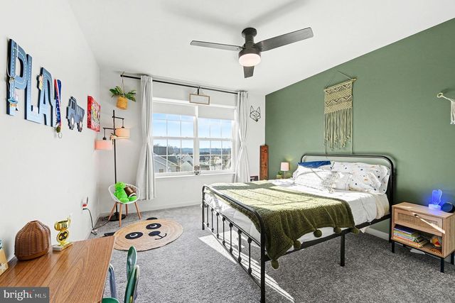 2105 DEVON LN, Pennsburg, PA 18073