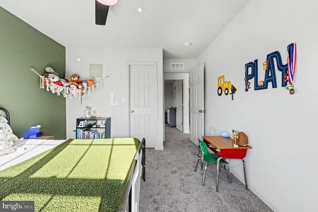 2105 DEVON LN, Pennsburg, PA 18073