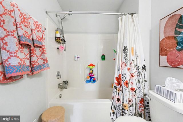 2105 DEVON LN, Pennsburg, PA 18073