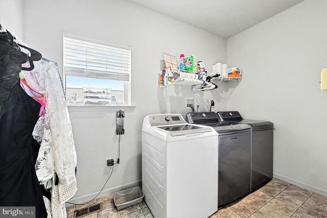 2105 DEVON LN, Pennsburg, PA 18073