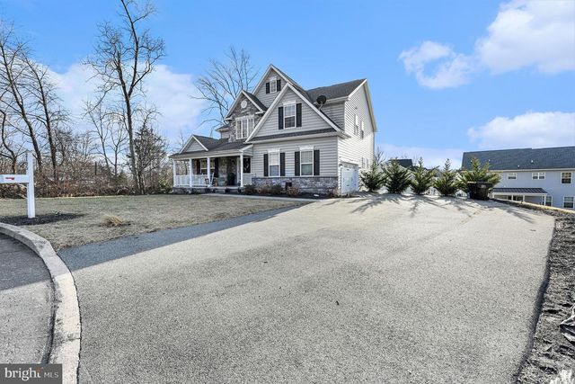 2105 DEVON LN, Pennsburg, PA 18073