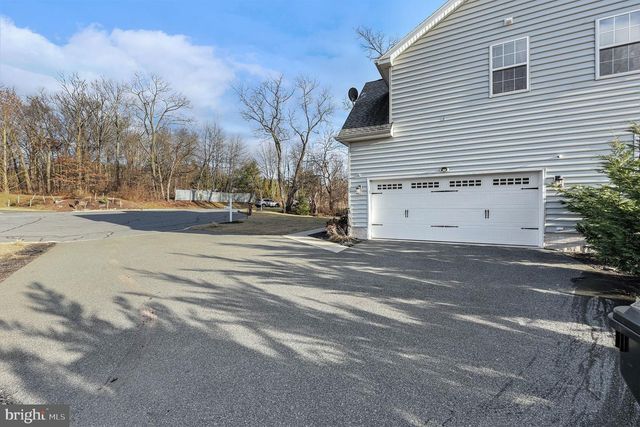 2105 DEVON LN, Pennsburg, PA 18073