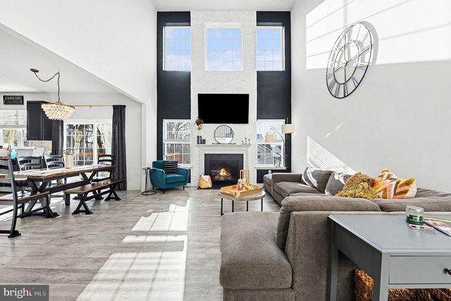 2105 DEVON LN, Pennsburg, PA 18073