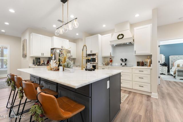 471 Cove Drive, Biloxi, MS 39531