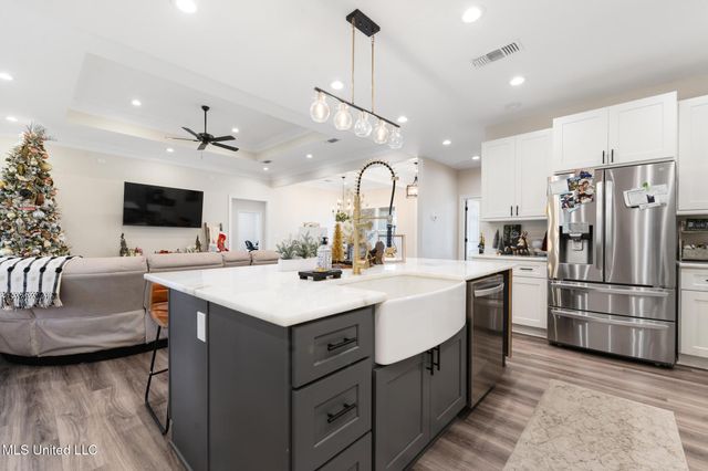 471 Cove Drive, Biloxi, MS 39531