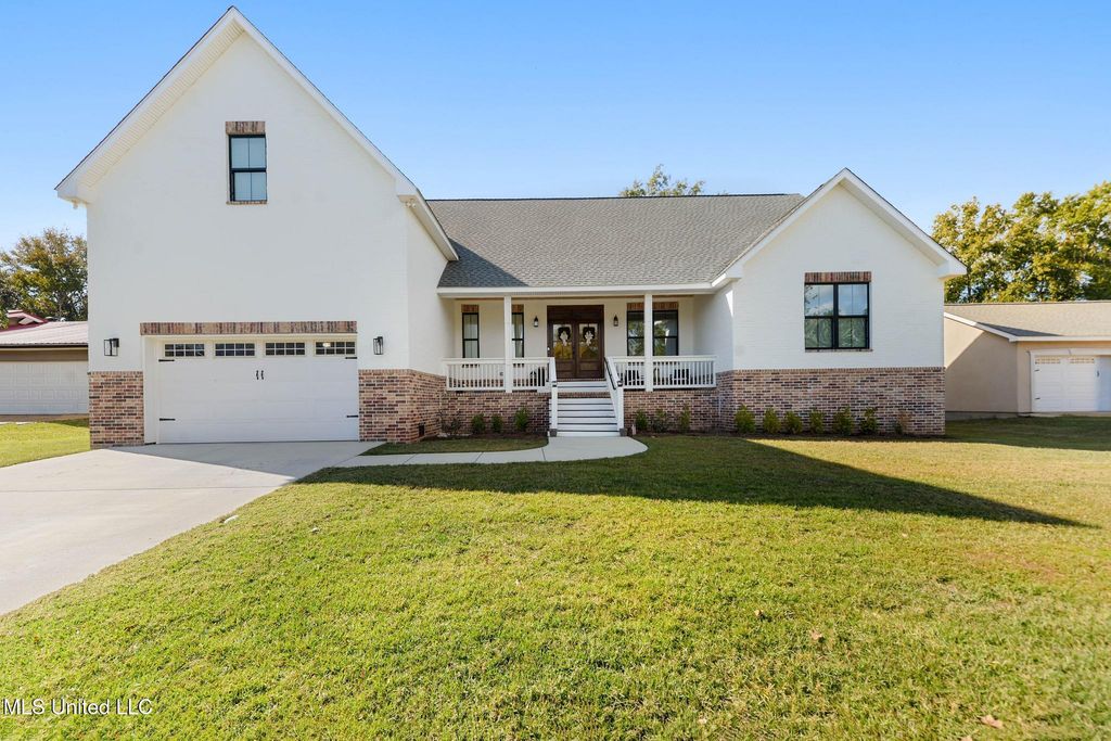 471 Cove Drive, Biloxi, MS 39531