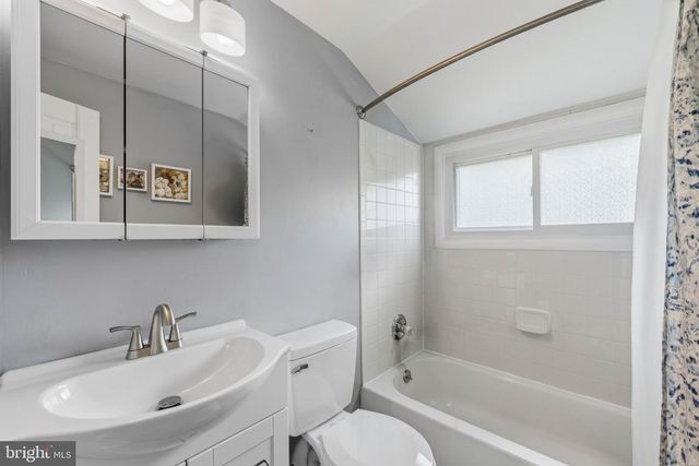 44 QUICKSET RD, Levittown, PA 19057