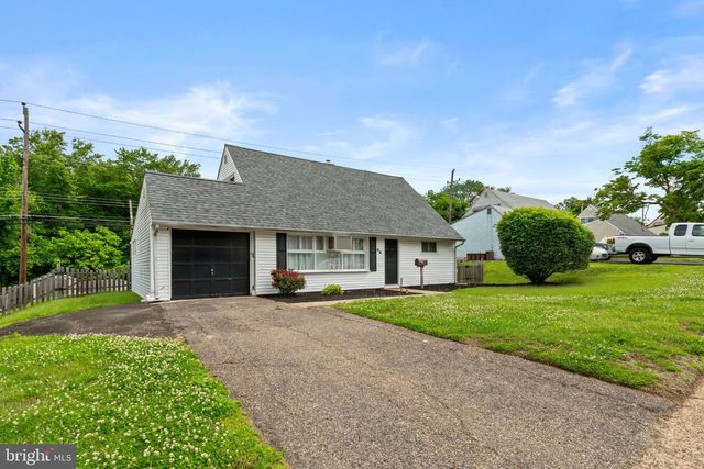 44 QUICKSET RD, Levittown, PA 19057